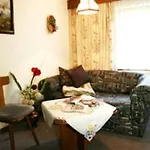 Haus Bergkristall بيت ضيافة 3*