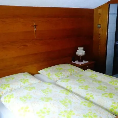 Haus Bergkristall بيت ضيافة